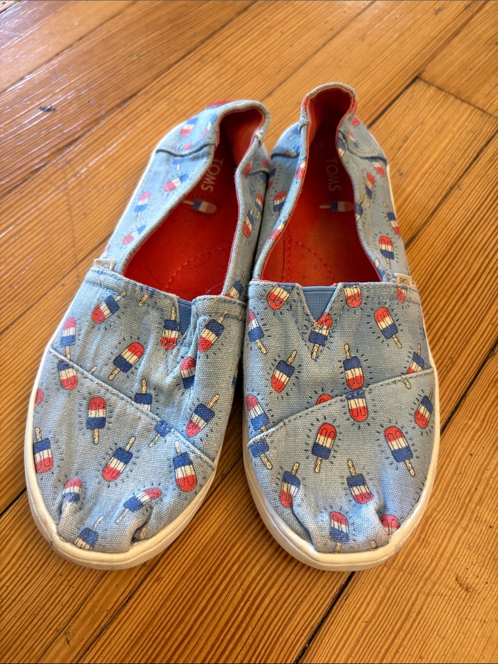 Toms kids blue shoes with popsicle design size 2.5